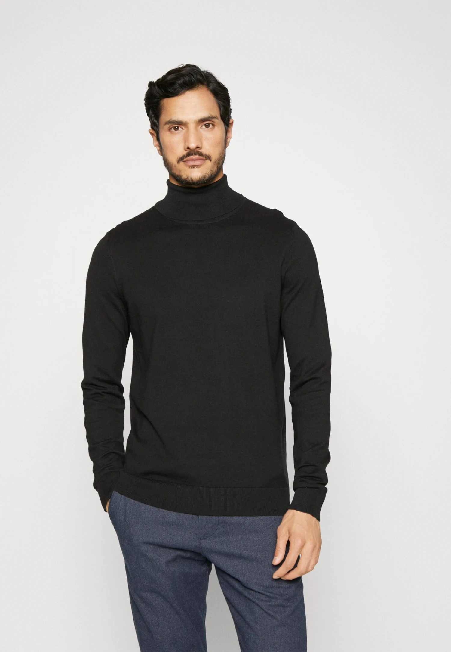 Pier One 2 Pack - Basic Turtleneck - Jersey De Punto - Black/White 4 Pier One 2 Pack - Basic Turtleneck - Jersey De Punto - Black/White - Imagen 2