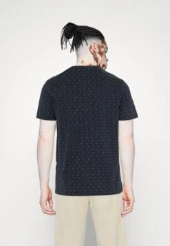 Pier One 5 Pack - Camiseta Básica - Dark Blue/White/Red -Ropa De Hombre Ventas 295c2df551ed43f6a208a62db37e5d5f