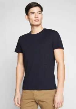 Pier One 2 Pack - Camiseta Básica - White/Dark Blue -Ropa De Hombre Ventas 29e824f9825c4b58be6620e83ee4ac6b