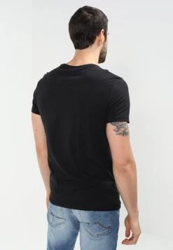 Pier One 2 Pack - Camiseta Básica - Black -Ropa De Hombre Ventas 2d8633b5b7104019a6e0f7d92decc1c7