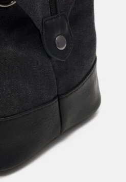 Pier One Unisex - Bolsa De Viaje - Black 11 Pier One Unisex - Bolsa De Viaje - Black -Ropa De Hombre Ventas 390fd20969e24bffab2b5942d8c452e7