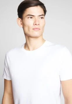 Pier One 2 Pack - Camiseta Básica - White/Dark Blue -Ropa De Hombre Ventas 5d6a04d994e343d2903cc2c1666bad4b