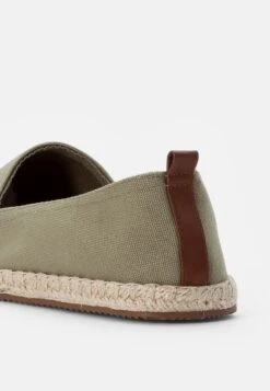 Pier One Rena Espadrille Unisex - Alpargatas - Olive -Ropa De Hombre Ventas 8b1ef3dce9d344a08d816af96a53324d