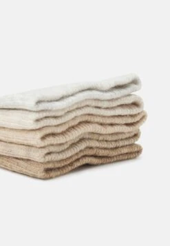 Pier One 5Pack - Calcetines - Off-White/Beige/Tan 5 Pier One 5Pack - Calcetines - Off-White/Beige/Tan -Ropa De Hombre Ventas da4b4050381c4280b8db38dee2adefad