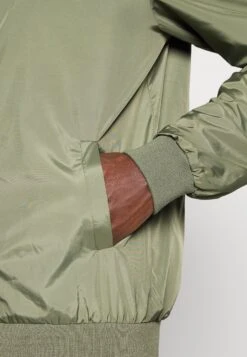 Pier One Chaquetas Bomber - Olive 13 Pier One Chaquetas Bomber - Olive -Ropa De Hombre Ventas f01688b544f04c2d97a595ab3180822d