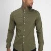 Pier One Muscle Fit Stand- Camisa - Oliv 1 Pier One Muscle Fit Stand- Camisa - Oliv -Ropa De Hombre Ventas f44273a00487432caffdf4cd66e29e7b