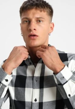 Pier One Camisa - Black/White 11 Pier One Camisa - Black/White -Ropa De Hombre Ventas f53db08a39734cb0a9045c08ab5cf6e6